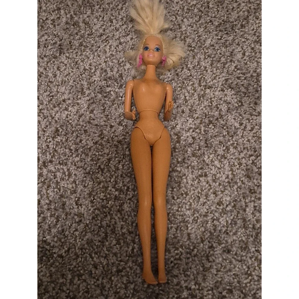Mattel Barbie 1976 Twist N Turn Malaysia Bendable Knees Blonde Hair Blue Eyes